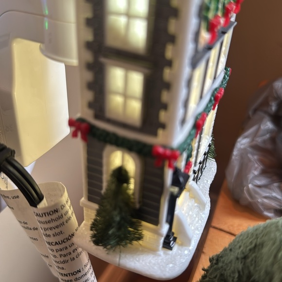 Bath & Body Works Wallflower Plug in Christmas Holiday House with Santa & Sleigh - Picture 6 of 9